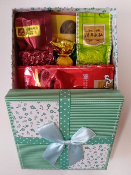 Набор чая подарочный №2 в подарочной коробке №2 с цветочками - Город подарков в Екатеринбурге 